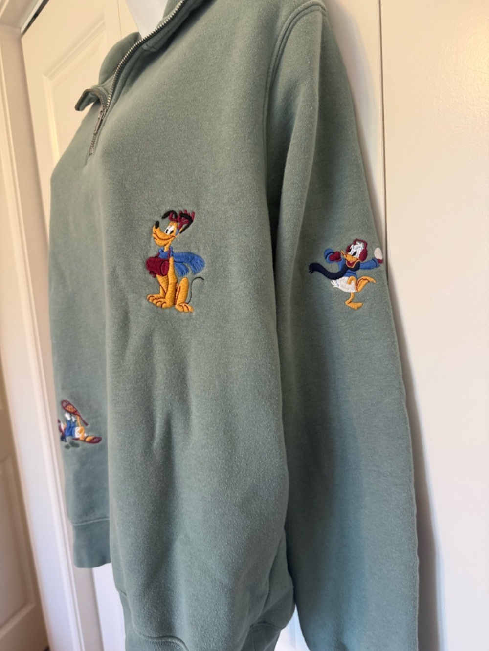 Disney Parks Mickey Mouse & Friends Homestead 1/4 Zip Pullover RARE Unisex M - Picture 4 of 9